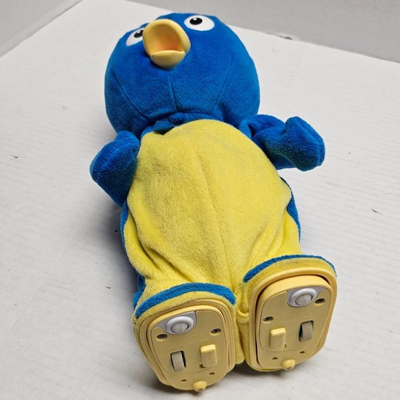 Pablo Fisher Price Nick Jr Backyardigans Sing & Spin Interactive Blue Penguin - Picture 4 of 16